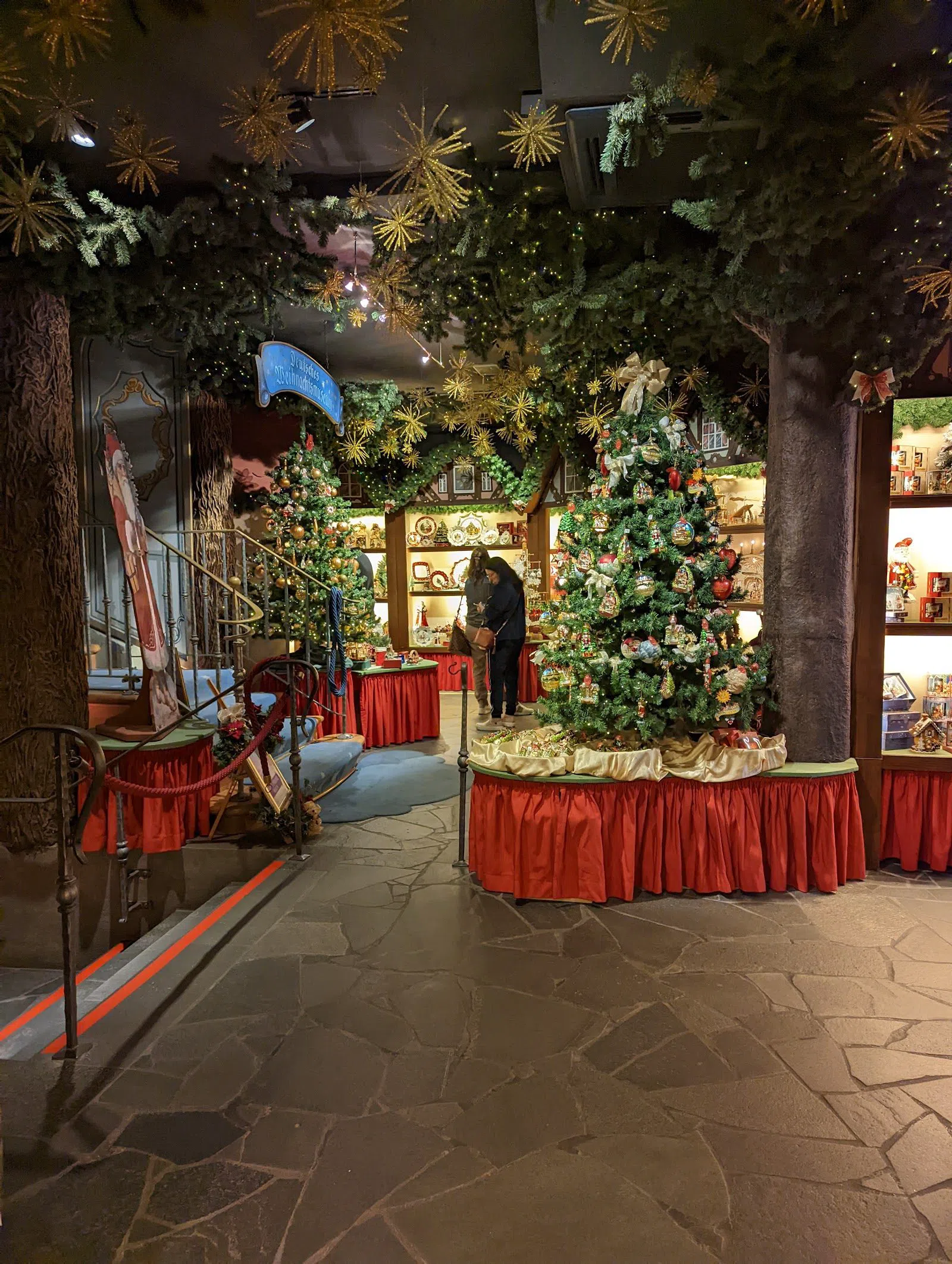 Käthe Wohlfahrt Weihnachtsdorf & Deutsches Weihnachtsmuseum, Frankfurt